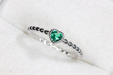 Load image into Gallery viewer, Green Emerald Heart Rope Band Ring in Sterling Silver