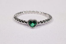 Load image into Gallery viewer, Green Emerald Heart Rope Band Ring in Sterling Silver