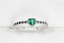 Load image into Gallery viewer, Green Emerald Heart Rope Band Ring in Sterling Silver