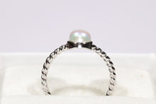 Load image into Gallery viewer, Pearl Rope Ring in Sterling Silver